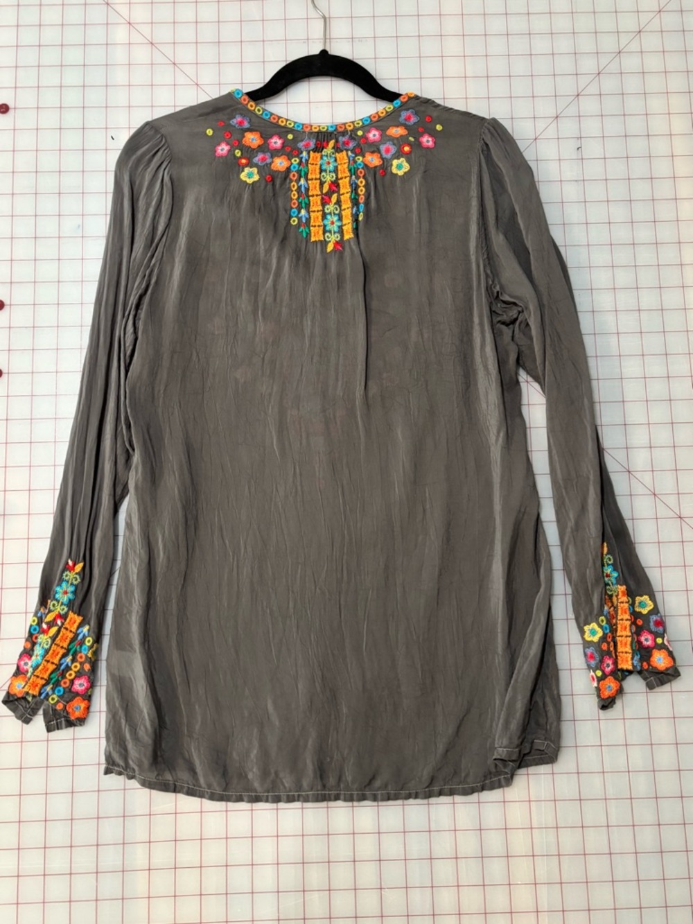 Johnny Was Gray Embroidered Floral V-Neck Tunic - Picture 3 of 7